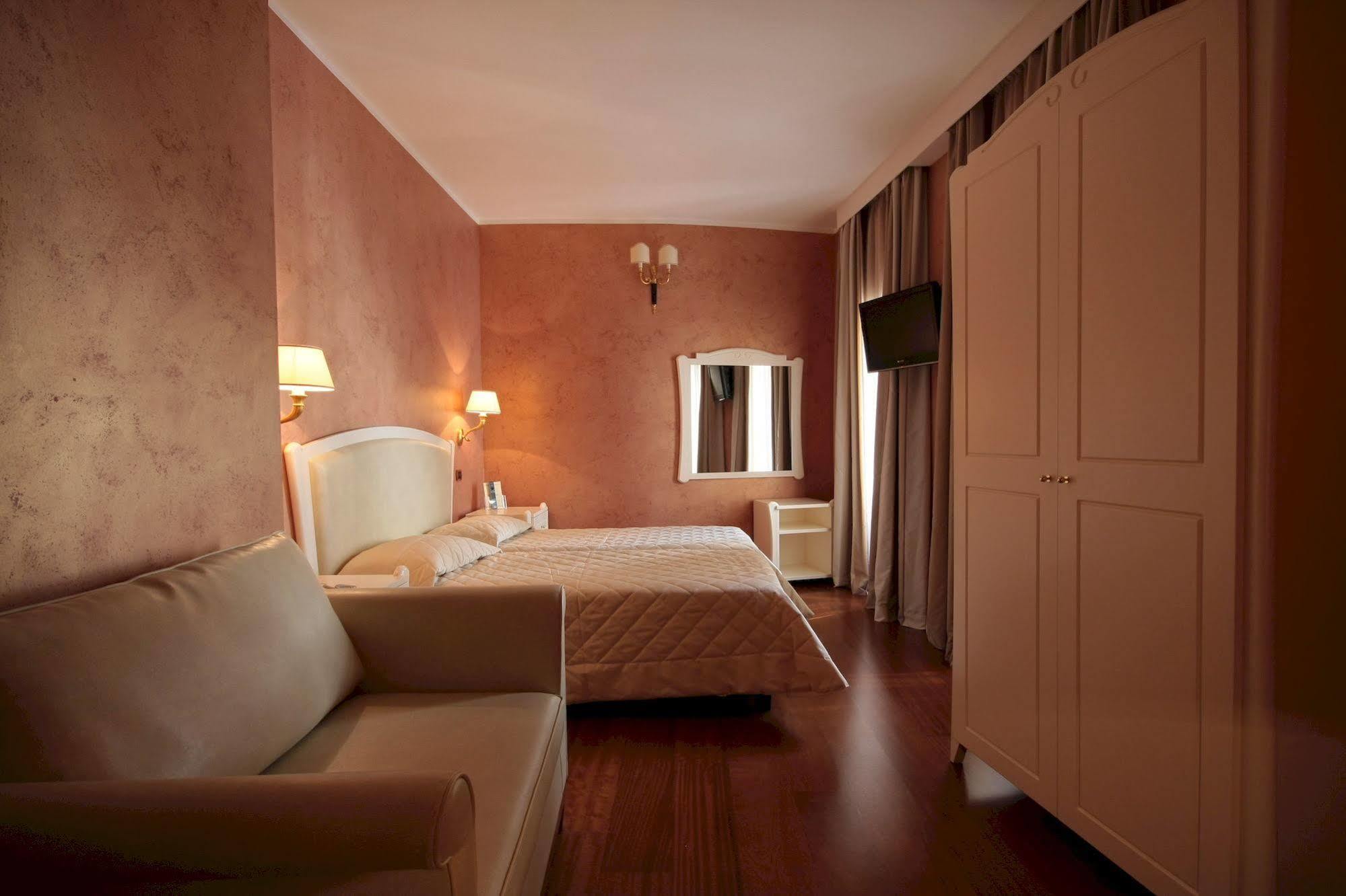 Hotel Rojan Sulmona Extérieur photo