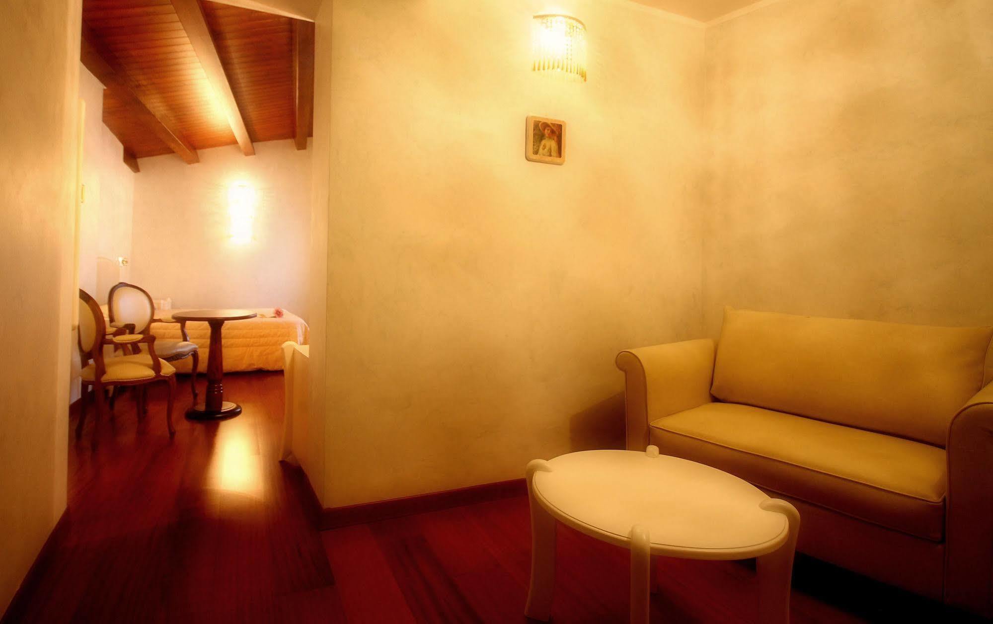 Hotel Rojan Sulmona Extérieur photo